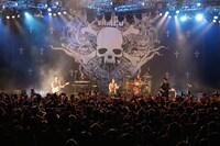 VAMPS「VAMPS LIVE 2015 HONG KONG」の様子。（撮影：田中和子）