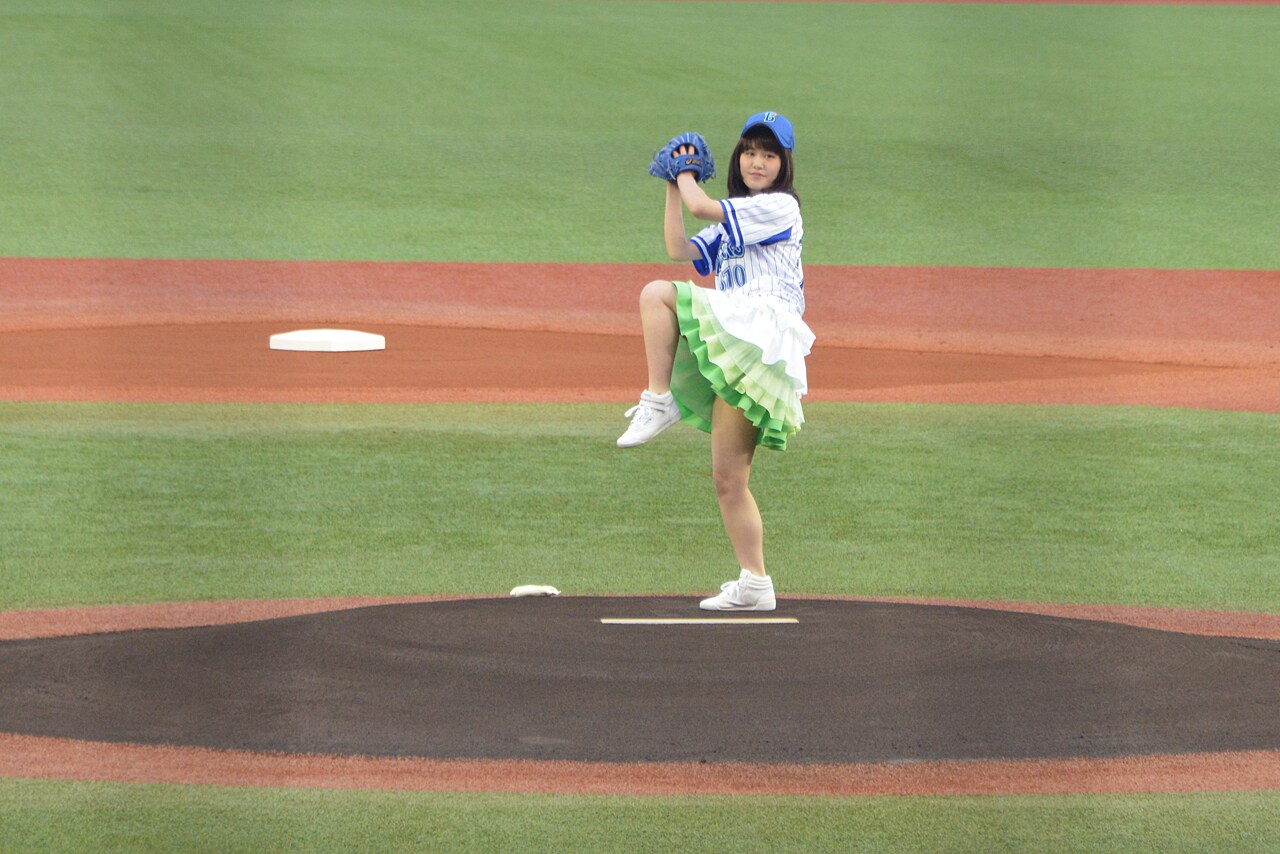 バランスのよいセットアップモーションを見せるNao☆投手。