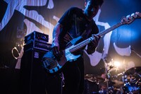 下上貴弘（B / アルカラ）（Photo by AZUMA Tatsuya）