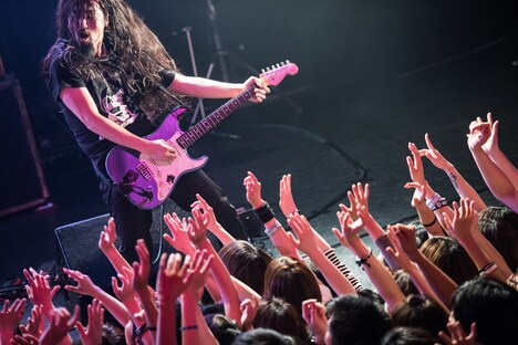 田原和憲(G / アルカラ)(Photo by AZUMA Tatsuya)