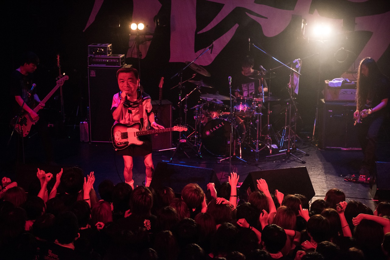 アルカラのライブの様子。（Photo by AZUMA Tatsuya）