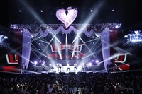 「超新星LIVE TOUR 2015 “Girl Friends”」東京・日本武道館公演の様子。