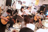 5月7日に東京・残響shopにて行われたライブイベント「酒縁その2」の様子。（Photo by Viola Kam［V'z Twinkle］）