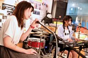 5月7日に東京・残響shopにて行われたライブイベント「酒縁その2」の様子。（Photo by Viola Kam［V'z Twinkle］）