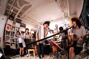 5月7日に東京・残響shopにて行われたライブイベント「酒縁その2」の様子。（Photo by Viola Kam［V'z Twinkle］）