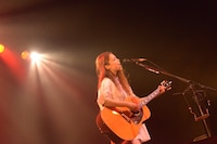 「片平里菜 弾き語りワンマンツアー2015“最高の仕打ち”」初日公演の様子。