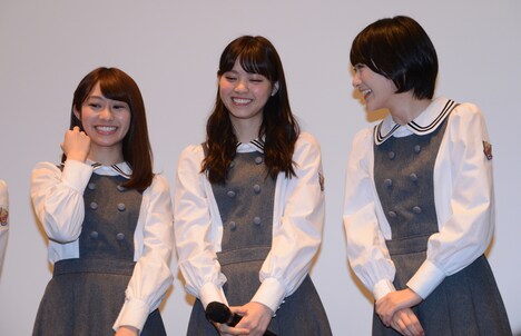 左から桜井玲香、西野七瀬、生駒里奈。