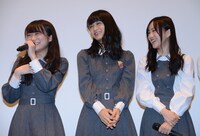 左から秋元真夏、深川麻衣、星野みなみ。