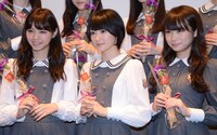 左から西野七瀬、生駒里奈、秋元真夏。