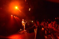 「片平里菜 弾き語りワンマンツアー2015“最高の仕打ち”」初日公演の様子。