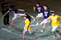 「AKB48大運動会」より、30メートルダッシュ決勝戦の様子。