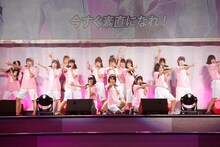 「大声ダイヤモンド」をパフォーマンスするチームA。