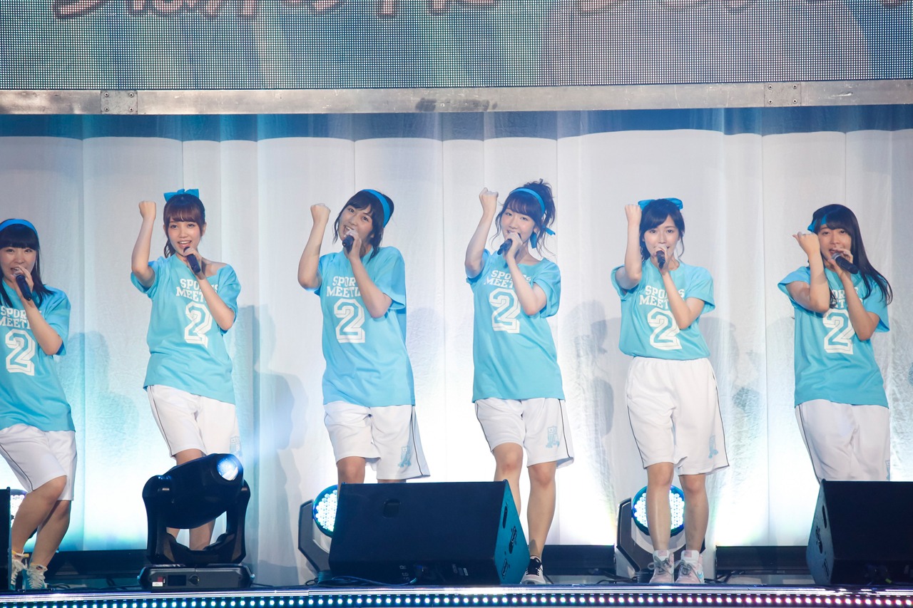 「初日」をパフォーマンスするチームB。