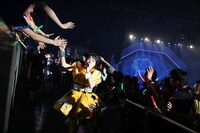 スタンド通路を駆ける伊藤千由李。