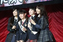 左から北原里英、西潟茉莉奈、荻野由佳、柏木由紀。 (c)AKS