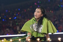 2度目の「抱きしめてアンセム」を終え、へこたれる坂本遥奈。