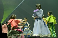 円陣を組むチームしゃちほこ。