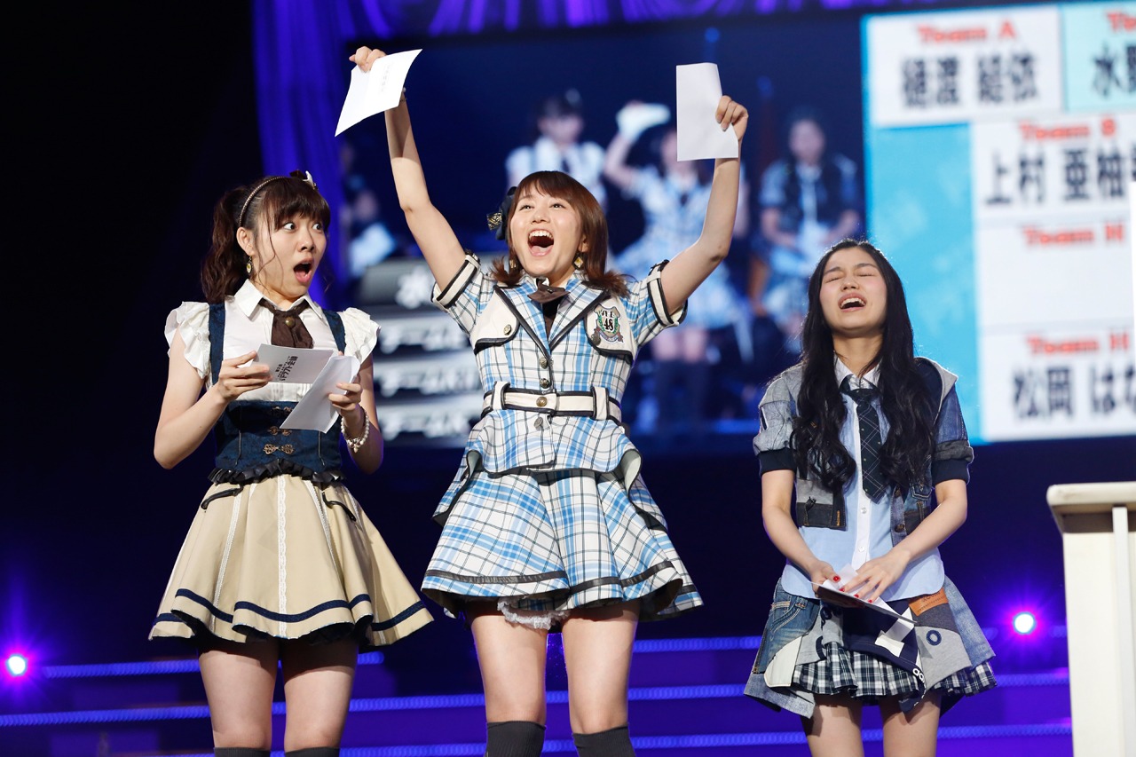 水野愛理との交渉権を引き当てた大場美奈。 (c)AKS