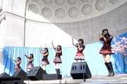 「JAPAN DAY＠CENTRAL PARK 2015」でのAKB48のステージの様子。(c)AKS
