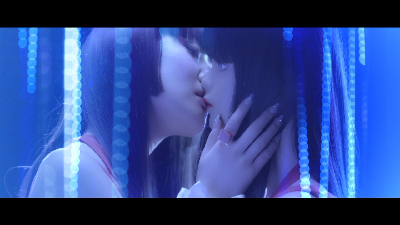 アーバンギャルド「コインロッカーベイビーズ」ミュージックビデオのワンシーン。