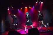 NECRONOMIDOLによるライブの様子。