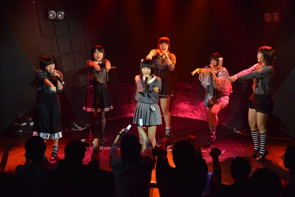 少女閣下のインターナショナル。写真は今年5月のライムベリー主催ライブ「韻果MATSURI」出演時の様子。