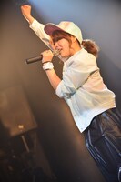 PUTANによるライブの様子。