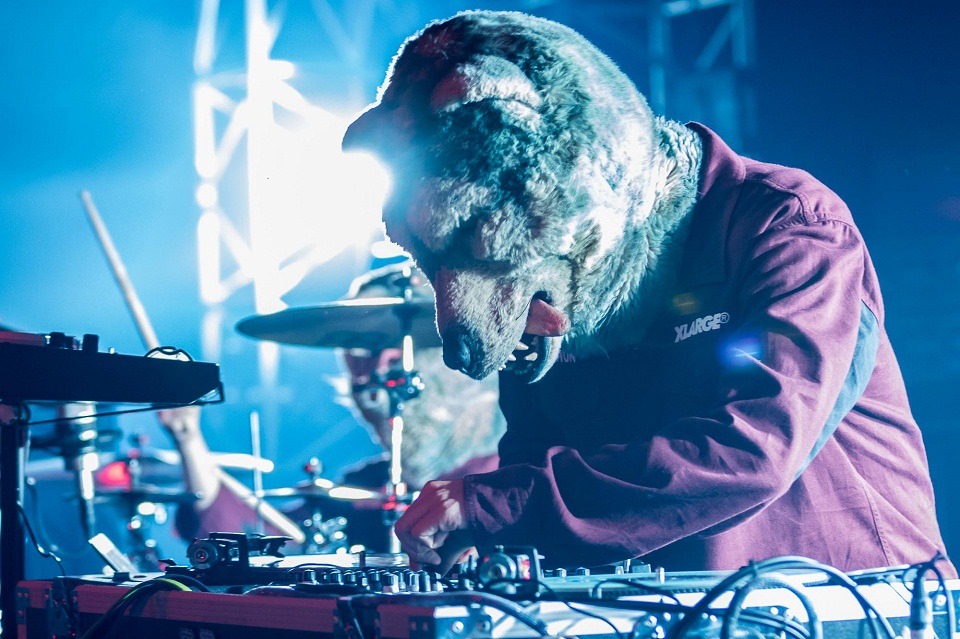 MAN WITH A MISSION「Seven Deadly Sins Tour 2015～七つの対バン～」5月12日公演の様子。