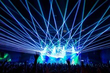 MAN WITH A MISSION「Seven Deadly Sins Tour 2015～七つの対バン～」5月12日公演の様子。