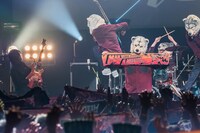 MAN WITH A MISSION「Seven Deadly Sins Tour 2015～七つの対バン～」5月12日公演の様子。
