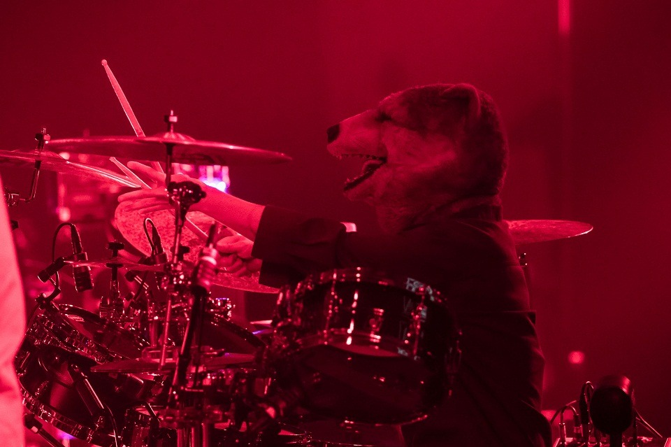MAN WITH A MISSION「Seven Deadly Sins Tour 2015～七つの対バン～」5月12日公演の様子。