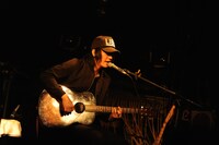 岩井豪利（G, Vo）