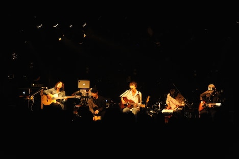 アコースティックセッションの様子。