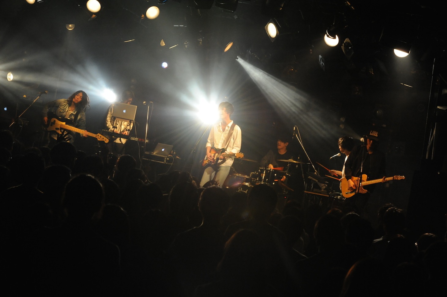 FOLKS「FOLKS "In Bloom" Tour 2015」東京・渋谷CLUB QUATTRO公演の様子。
