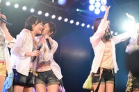 AKB48チームB「『パジャマドライブ』公演 生駒里奈を送る会&生誕祭」の様子。(c)AKS