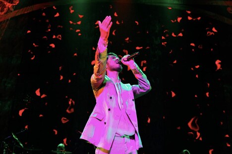 「Ken Hirai 20th Anniversary Opening Special !!」の様子。 （撮影：田中栄治）