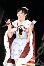 昨年実施された「AKB48 37thシングル選抜総選挙 夢の現在地～ライバルはどこだ？～」で1位を獲得した渡辺麻友。（c）AKS