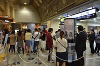 今週の人気画像6位は「今日は大阪！Mr.Children新作試聴イベント、第2弾が開催中」より、大阪での試聴イベントの会場。