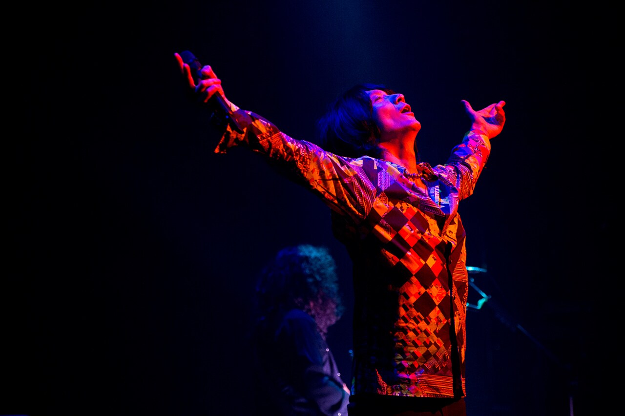 吉井和哉、NHKホールに“空と星”描いたツアー東京公演