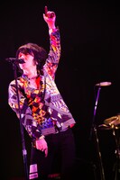 吉井和哉（撮影：有賀幹夫）