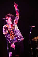 吉井和哉（撮影：有賀幹夫）