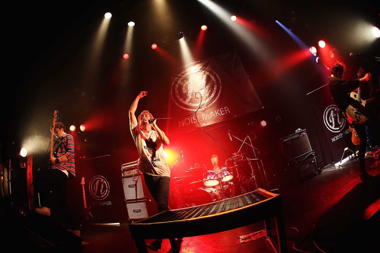 「NOISEMAKER "NEO TOUR 2015"」東京・clubasia公演の様子。（撮影：鈴木公平）