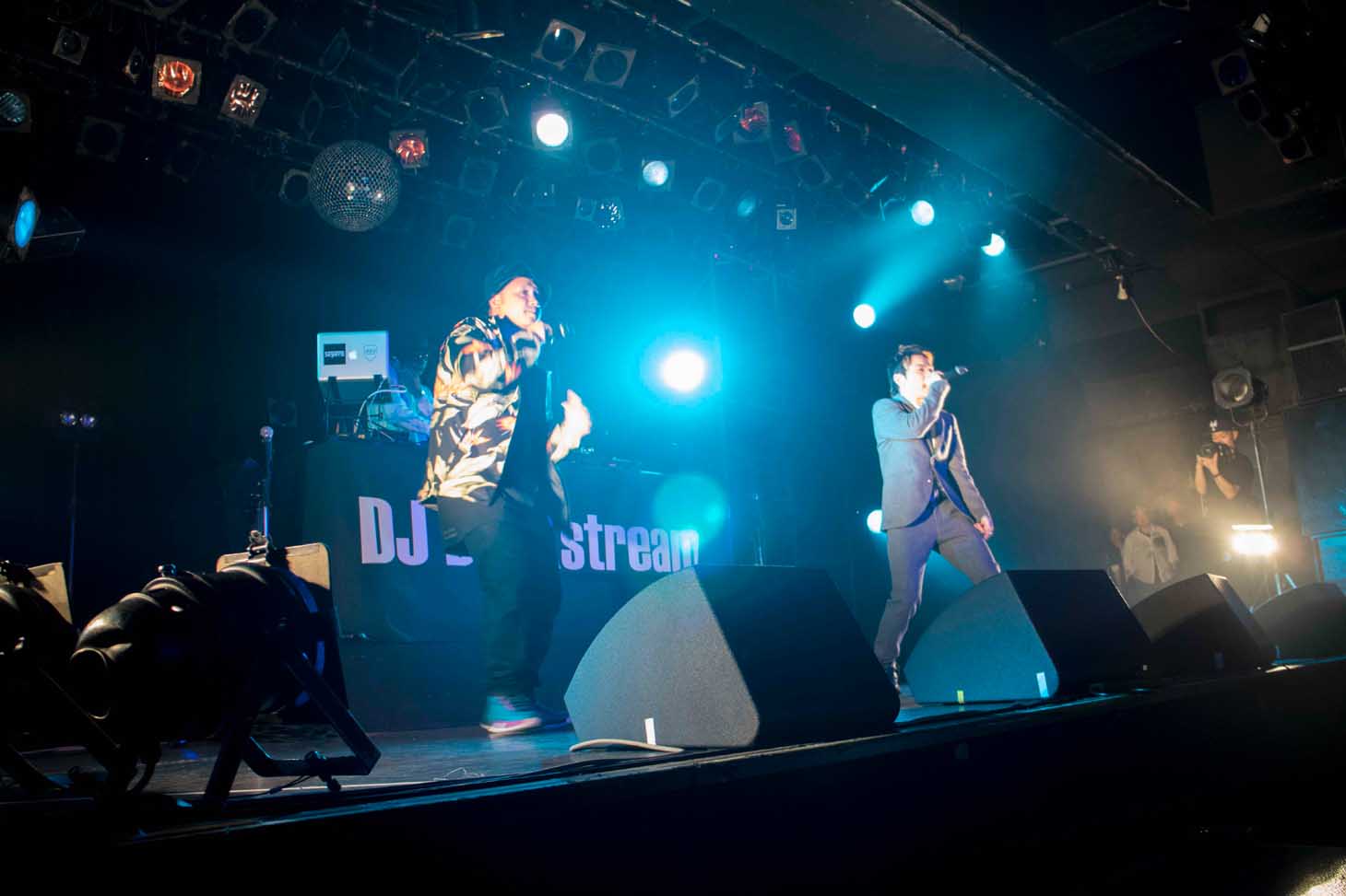 左からRINO LATINA II、SKY-HI。