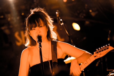 日暮愛葉（Vo, G）（Photo by mika nakanoko）