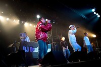 D.OとSEAMOによるコラボの様子。