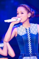 5月16日に行われた西野カナ「with LOVE tour」埼玉・さいたまスーパーアリーナ公演の様子。