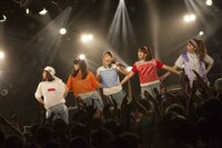 Especia「Especia CLUB QUATTRO Tour "Brisa de Primavera"」東京・渋谷CLUB QUATTRO公演の様子。