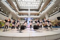 アイドルカレッジによるリリースイベントの様子。
