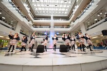 アイドルカレッジによるリリースイベントの様子。
