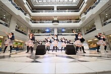 アイドルカレッジによるリリースイベントの様子。